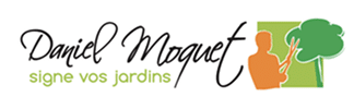 Logo Daniel Moquet : nom en script noir, 'signe vos jardins' en vert. Un paysagiste orange taille un arbre vert avec des ciseaux de jardinage.